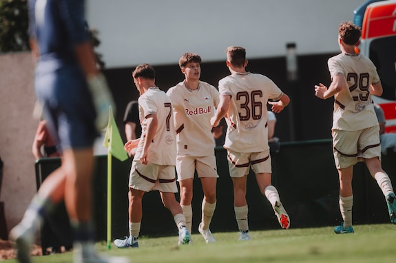 {"titleEn":"UEFA Youth League Leaguephase: Sparta Praha- FC Salzburg","description":"PRAGUE, CZECH REPUBLIC - SEPTEMBER 18: Kristijan Bendra, Zeteny Jano, Marc Striednig of FC Salzburg U19 during the UEFA Youth League league phase match Sparta Praha U 19 vs. FC Salzburg U 19 on September 18, 2024 in Prague, Czech Republic.\rPhoto by Andreas Schaad - FC Red Bull Salzburg","tags":null,"focusX":0.0,"focusY":0.0}