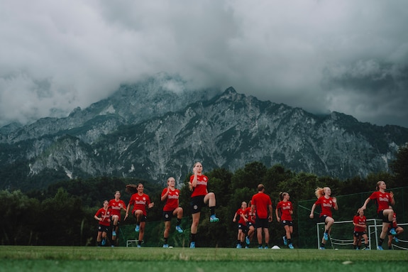 {"titleEn":"Training Session U20w","description":"SALZBURG, AUSTRIA - JULY 22: Team members of FC Red Bull Salzburg U20w during a training session U20w at Landessportzentrum Rif on July 22, 2024 in Salzburg, Austria. (Photo by Andreas Schaad - FC Red Bull Salzburg)","tags":null,"focusX":0.0,"focusY":0.0}