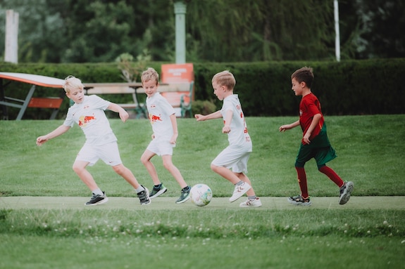 {"titleEn":"Bullis Fußballtag","description":"SALZBURG, AUSTRIA, July 24: Kids during the Bullis Fußballtag  on July 24, 2024 in Salzburg, Austria. (Photo by Heiko Mandl - FC Red Bull Salzburg)","tags":null,"focusX":0.0,"focusY":0.0}