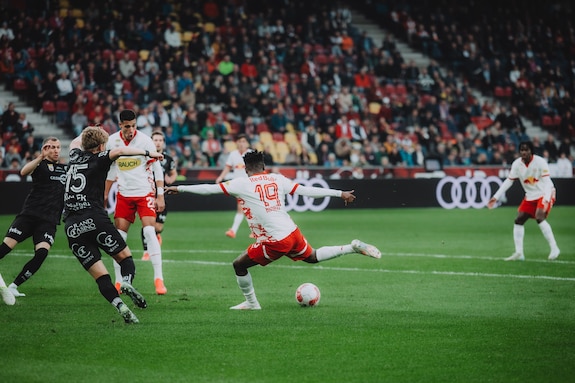 {"titleEn":"ADMIRAL Bundesliga Red Bull Salzburg v SCR Altach\r","description":"SALZBURG, AUSTRIA - OCTOBER 19: Karim Konate of FC Red Bull Salzburg during the ADMIRAL Bundesliga match FC Red Bull Salzburg vs. SCR Attach on October 19, 2024 in Salzburg, Austria. \rPhoto by Heiko Mandl - FC Red Bull Salzburg","tags":null,"focusX":0.0,"focusY":0.0}