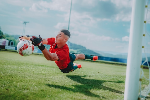 {"titleEn":"SV Lafnitz vs FC Liefering 2. Liga Match","description":"LAFNITZ, AUSTRIA - August 09: Goalkeeper Christian Zawieschitzky of FC Liefering in action during the warm-up session prior to the Admiral 2. Liga Match between SV Lafnitz vs FC Liefering at Fussballarena Lafnitz on August 09, 2024 in Lafnitz, Austria. Photo by Christian Hofer - FC Liefering","tags":null,"focusX":0.0,"focusY":0.0}