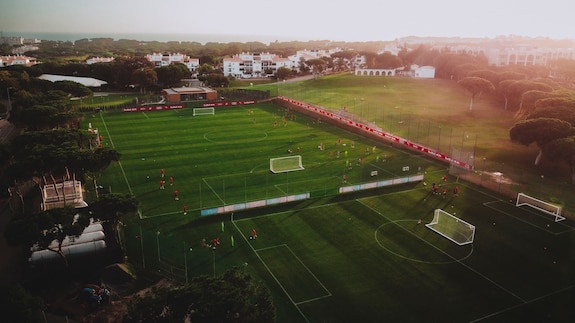 {"titleEn":"FC Red Bull Salzburg Winter Training Camp 2025 Faro","description":"FARO, PORTUGAL: \"Pine Cliffs Resort\", team hotel of FC Red Bull Salzburg's 2025 winter training camp in Faro, Portugal. (Photo by FC Red Bull Salzburg)","tags":null,"focusX":0.0,"focusY":0.0}