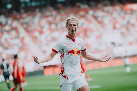 {"titleEn":"UEFA Champions League 3rd Qualifiying round 2nd leg : FC Twente - FC Salzburg","description":"ENSCHEDE, NETHERLANDS - AUGUST 13: Maurits Kjaergaard of FC Salzburg celebrates after scoring his side's first goal during the UEFA Champions League 3rd qualifying round 2nd leg match FC Twente vs FC Salzburg on August 13, 2024 in Enschede, Netherlands. \rPhoto by Andreas Schaad - FC Red Bull Salzburg","tags":null,"focusX":0.06768267651888338,"focusY":0.11822660098522164}